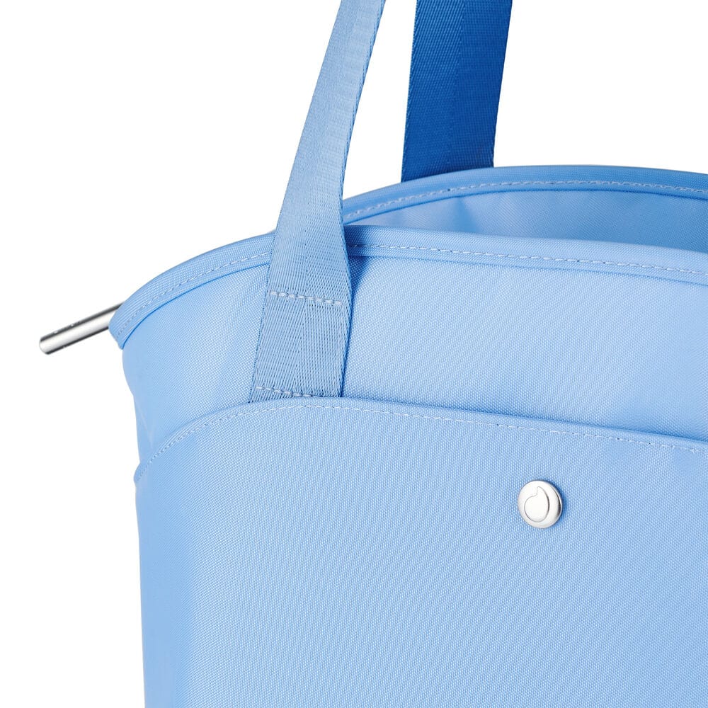 lunch-tote-k7 5341821_02-Swell-Lunch-Tote-Bag-Chambray-Blue-Pocket-Detail_3bd7.jpg
