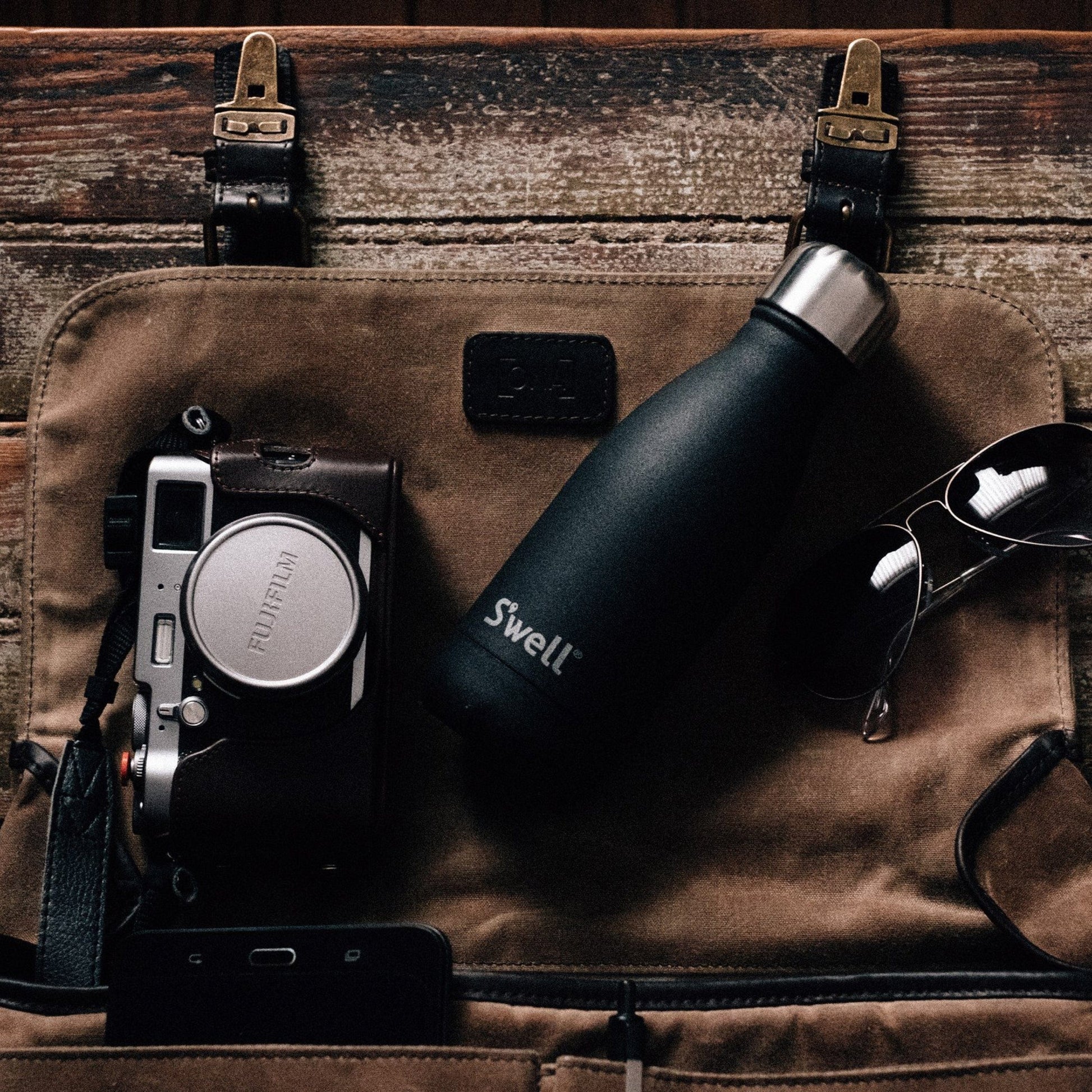 original-bottle-9oz-m3 Swell-Water-Bottle-9oz-Black-Onyx-LifeStyle.jpg