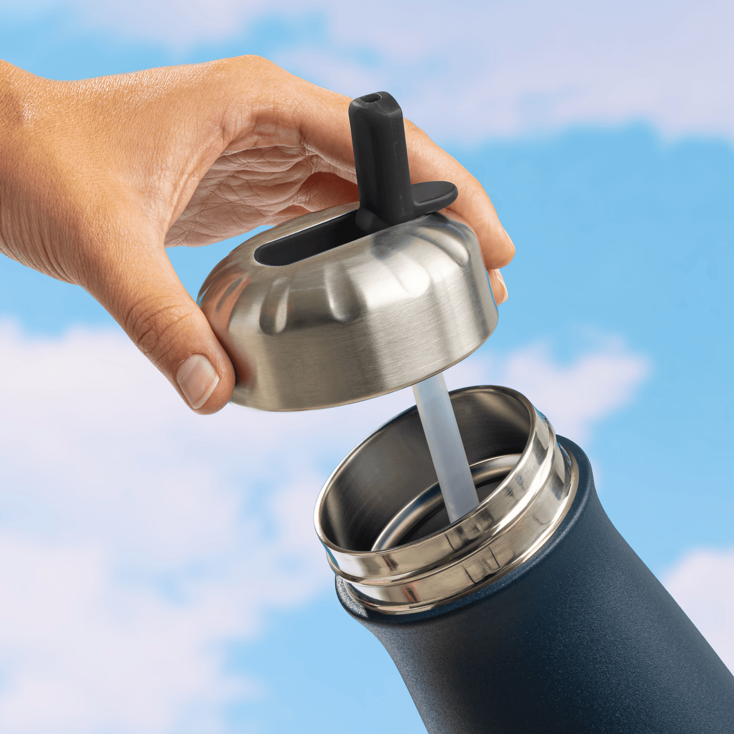traveler-flip-straw-lid-i8 Swell_Flip_Straw_Cap_Traveler-Straw-Down-Bottle-1.png