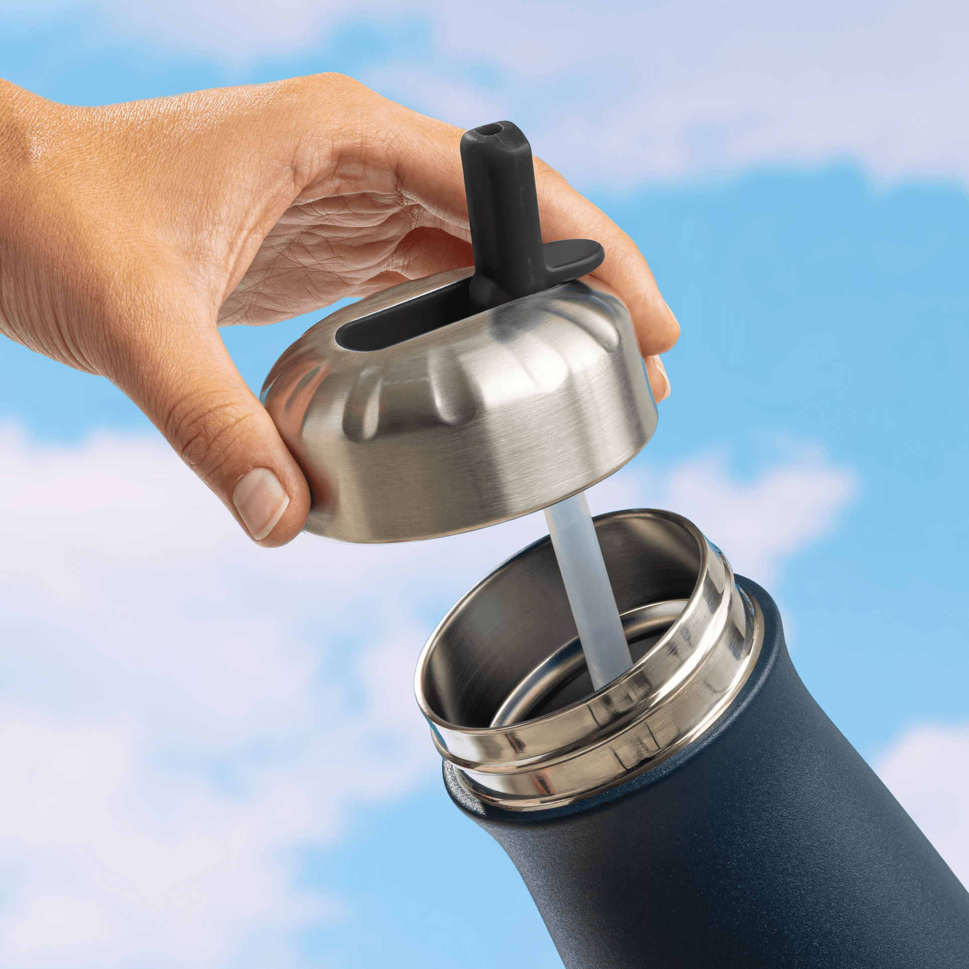 traveler-flip-straw-lid-i8 Swell_Flip_Straw_Cap_Traveler-Straw-Down-Bottle-1.png